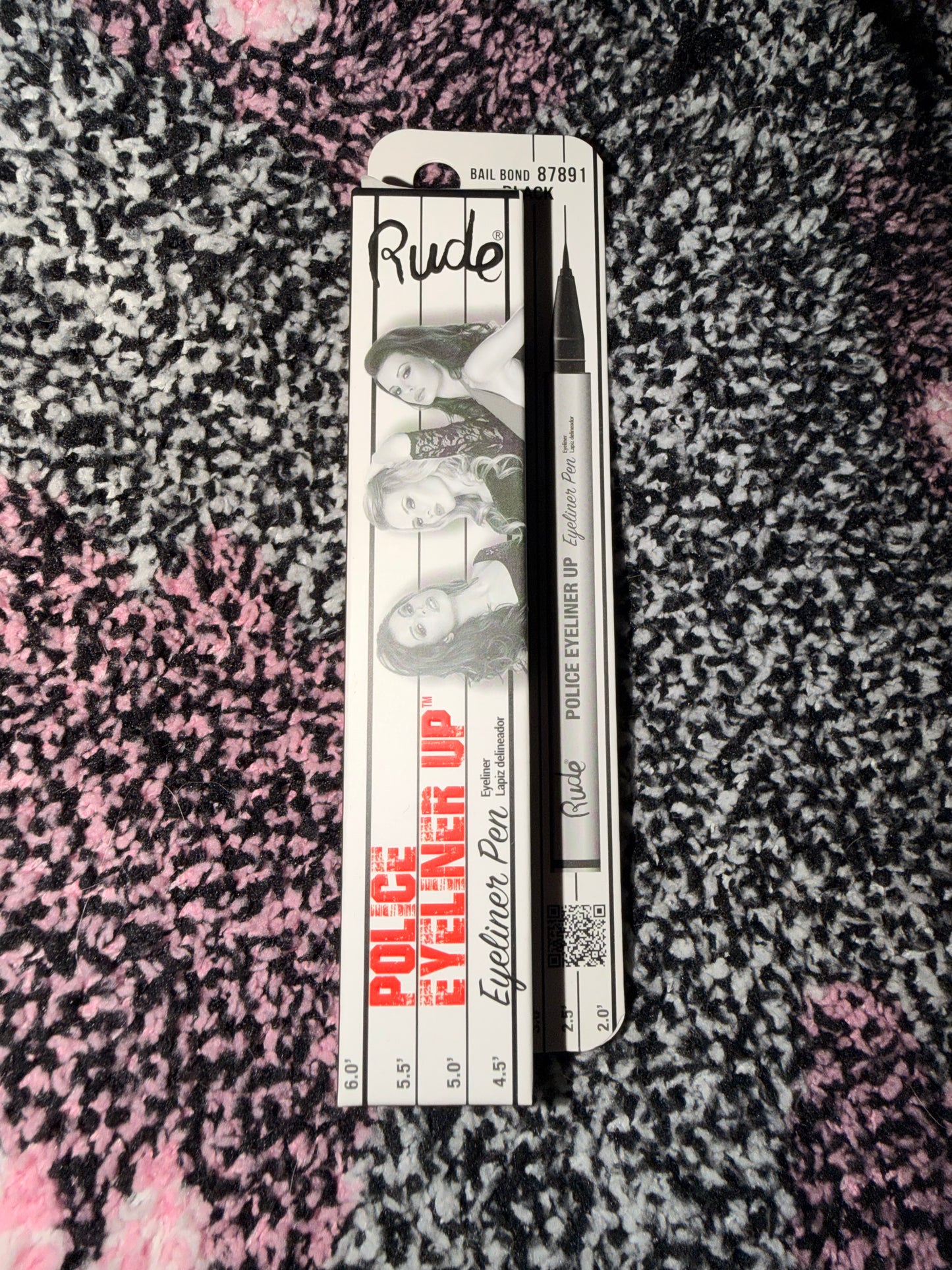 ⸻
Police Eyeliner Up – Precision Liquid Liner